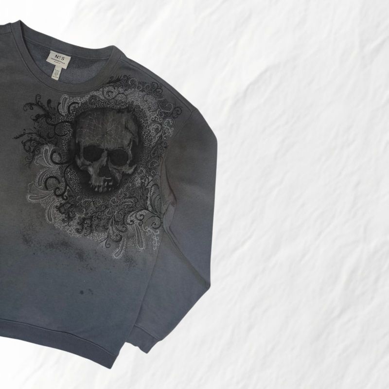 Hand-painted design on a sweater, foto 2