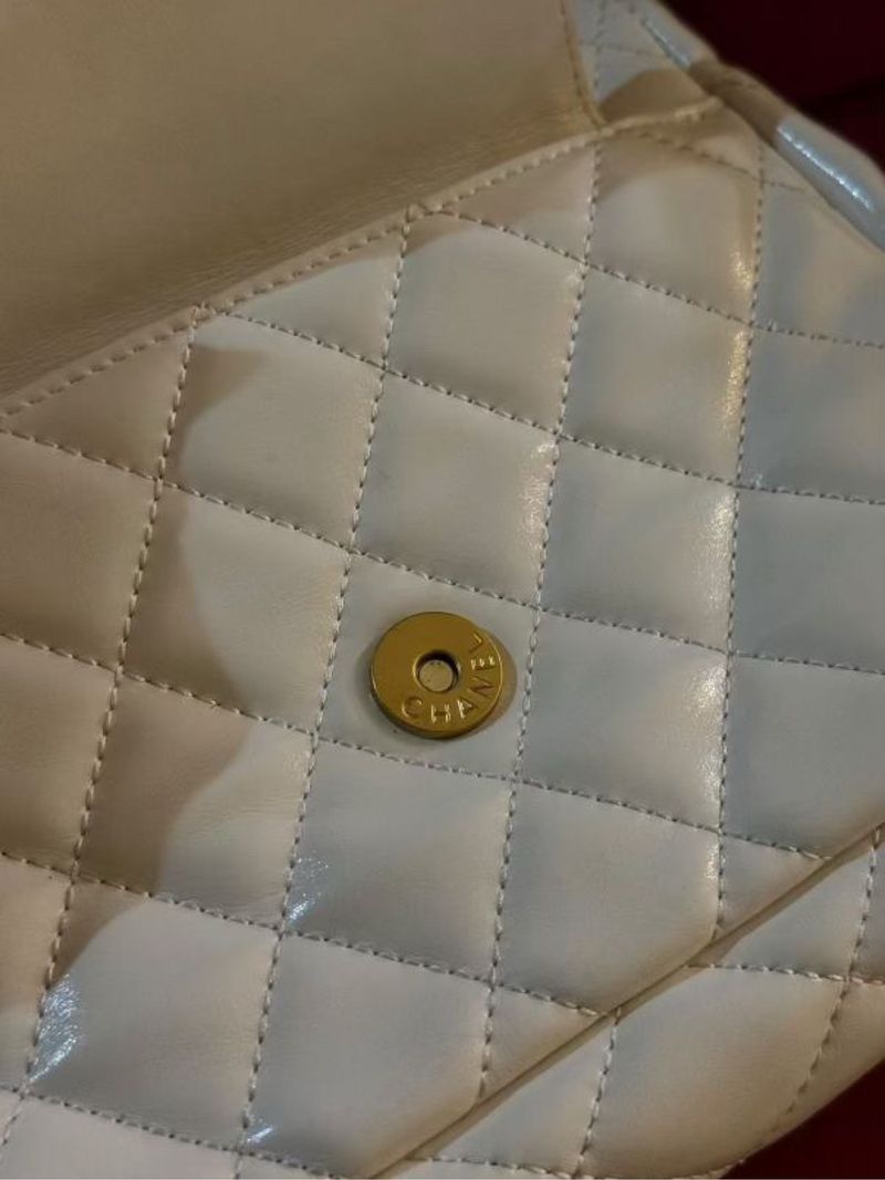 Chanel Quilted Hobo Bag Putih, foto 5