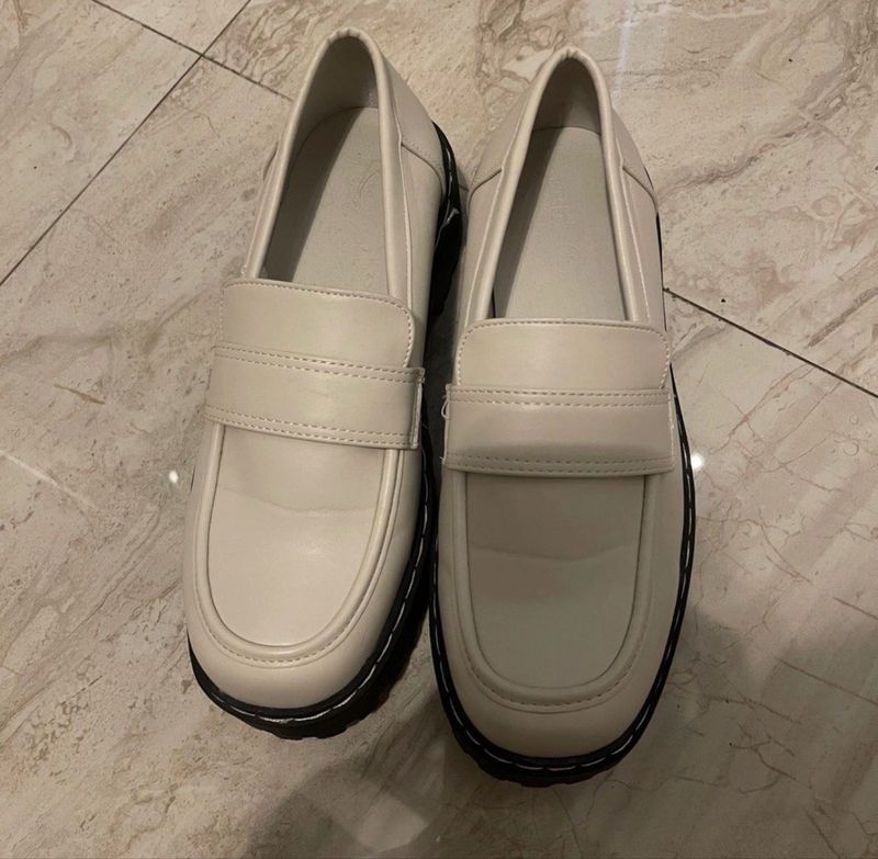White Loafers Basic // Sepatu Pantofel Putih, foto 3