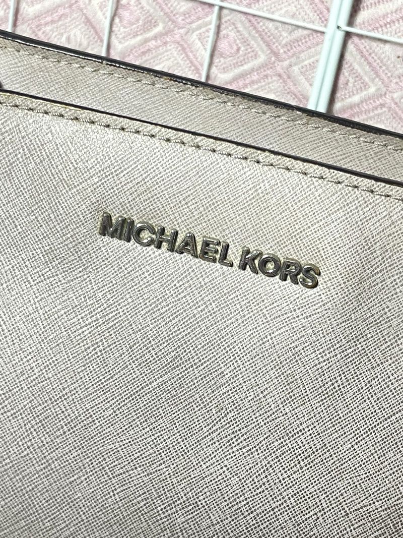Tas Michael Kors tipe Selma Mini Messenger, foto 4
