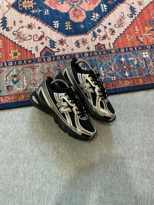 New Balance 740 Black Silver Metallic