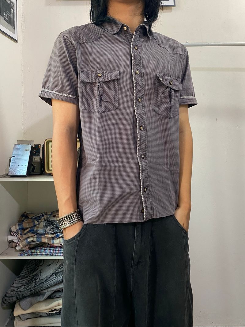 Y2k boxy shirt dark colour good fit, foto 2