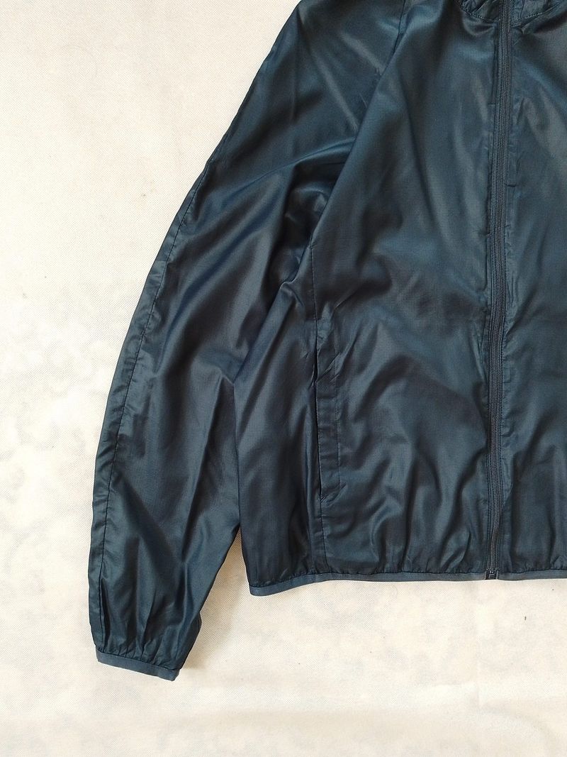 Jaket Parasut Lightweight Uniqlo Navy Second, foto 5