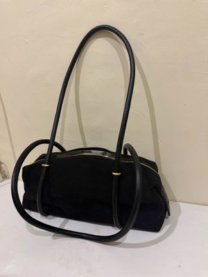 Shoulder Bag Hitam Suede