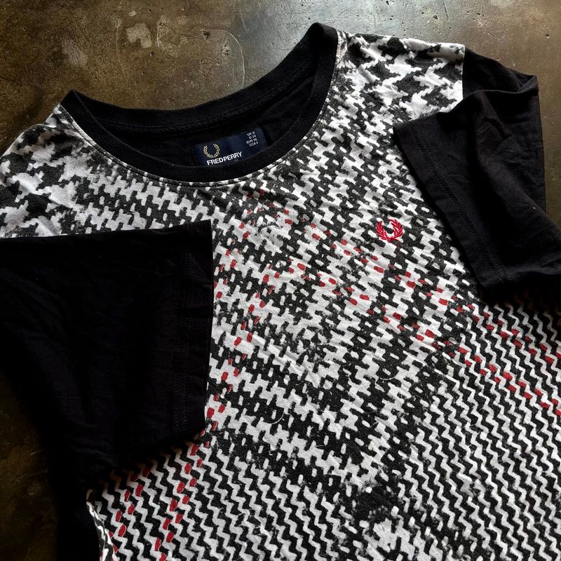 FRED PERRY PATTERN SMALL LOGO TEE, foto 2