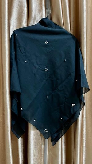 Hijab segi empat swarovski