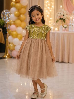 Gaun anak perempuan olive