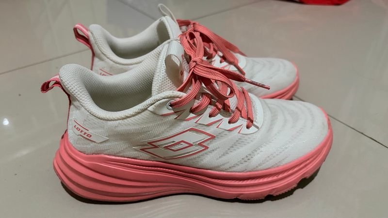 Sepatu lari wanita, foto 2