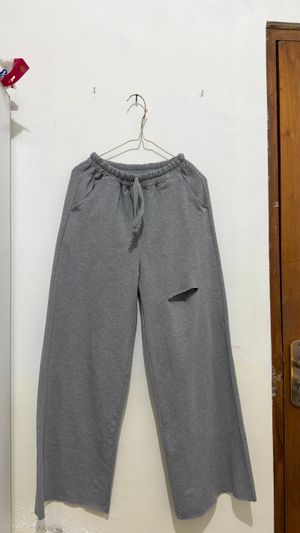 baggy pants ripped gray