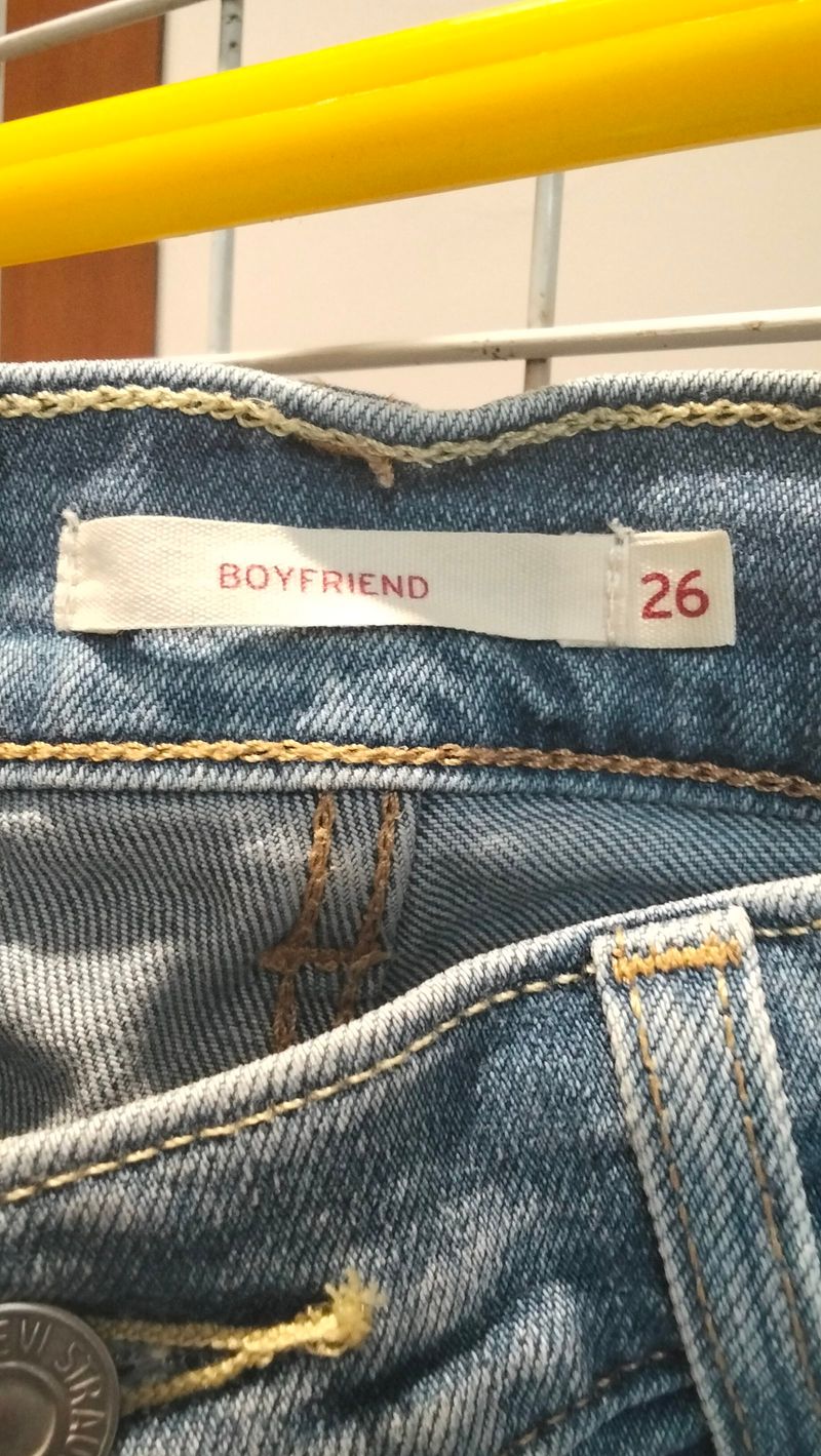 Levi's boyfriend ripped jeans preloved, foto 3