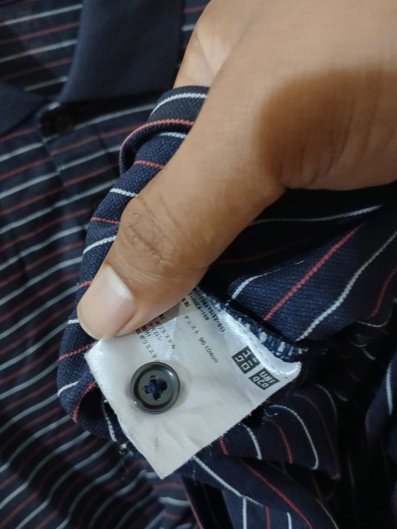 Jersey Uniqlo Salur Berkerah, foto 3