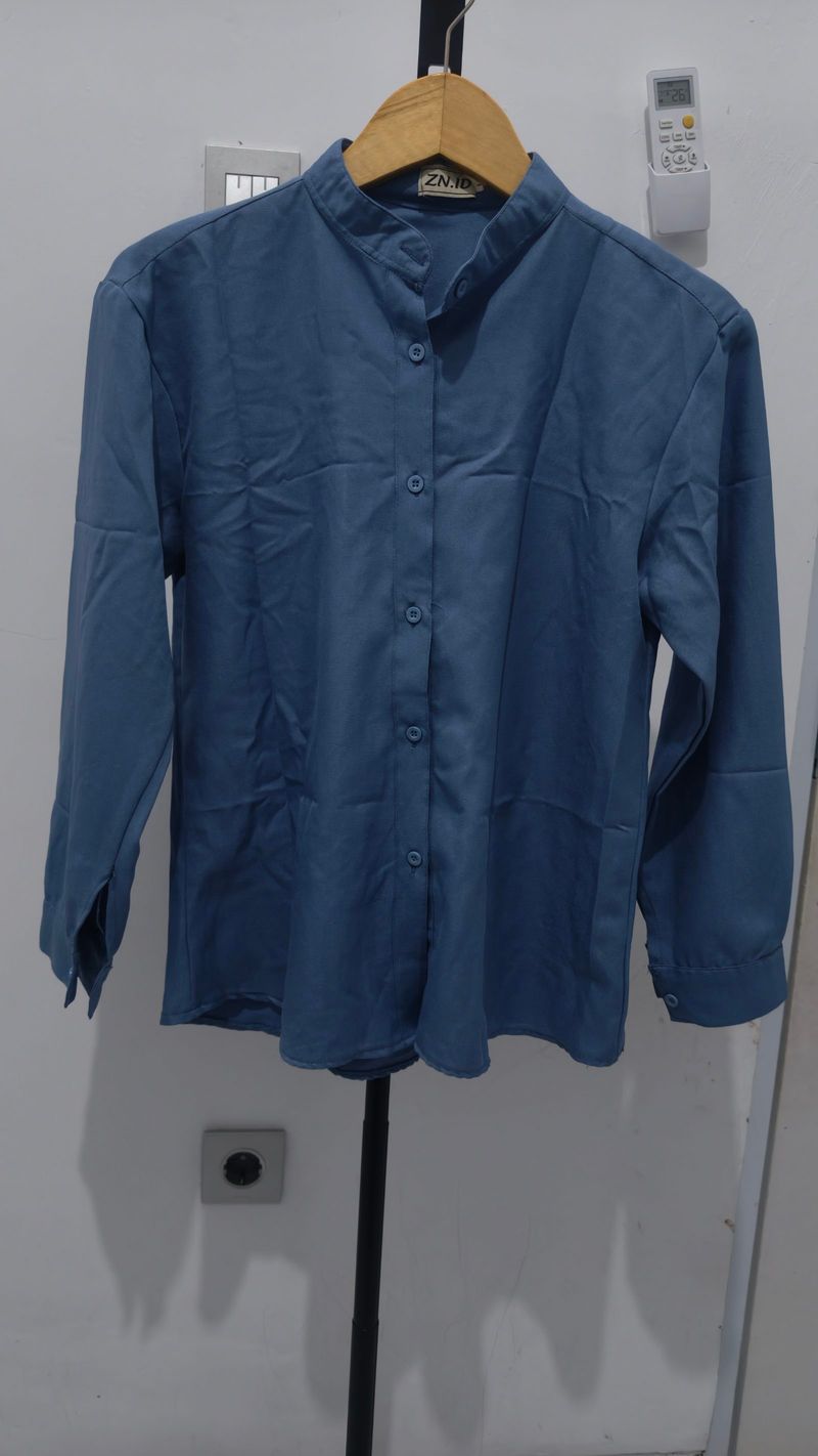 Kemeja biru lengan panjang, foto 3
