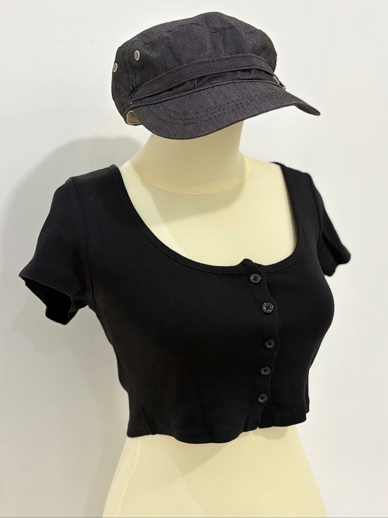 Crop Top Black Buttons | Kaos Hitam, foto 3
