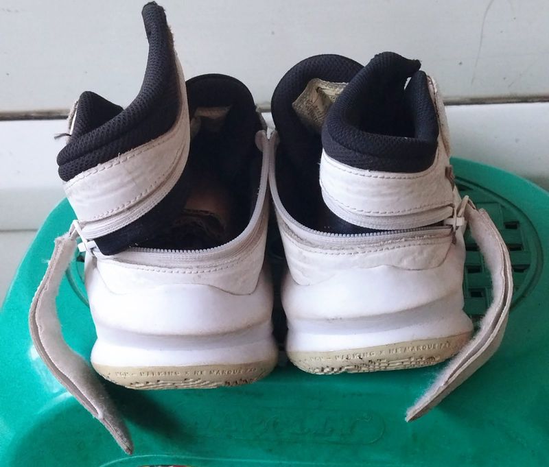 Sepatu Nike team hustle D10, foto 5