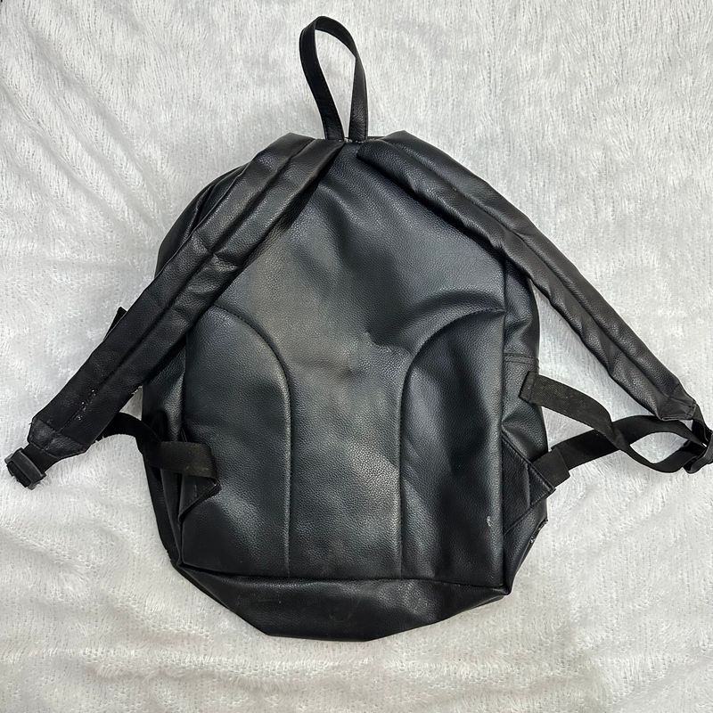 black backpack, foto 2