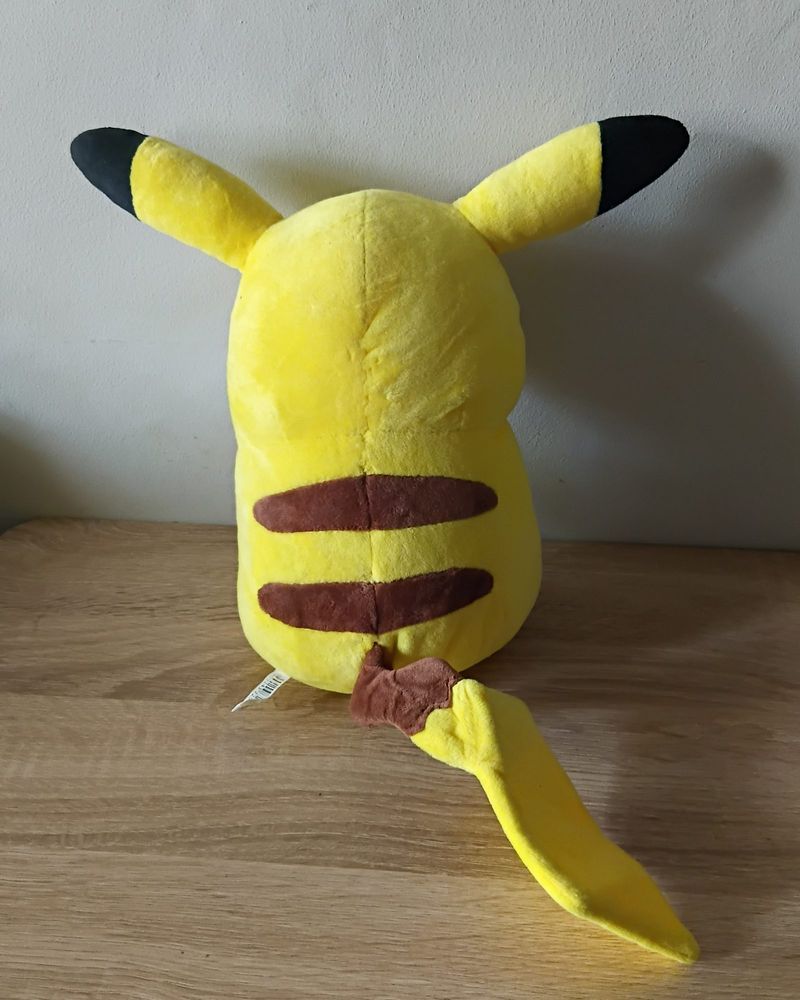 Boneka Pikachu dari Nintendo, foto 2