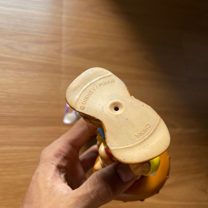 Figur ini berbentuk Woody dan Buzz Lightyear, foto 7