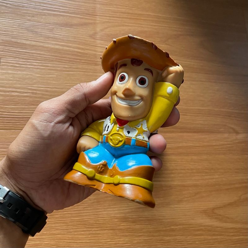 Figur ini berbentuk Woody dan Buzz Lightyear, foto 4