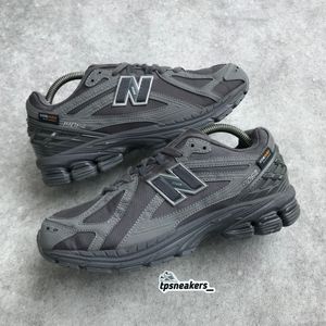 New Balance Casual Sneakers Pria gray