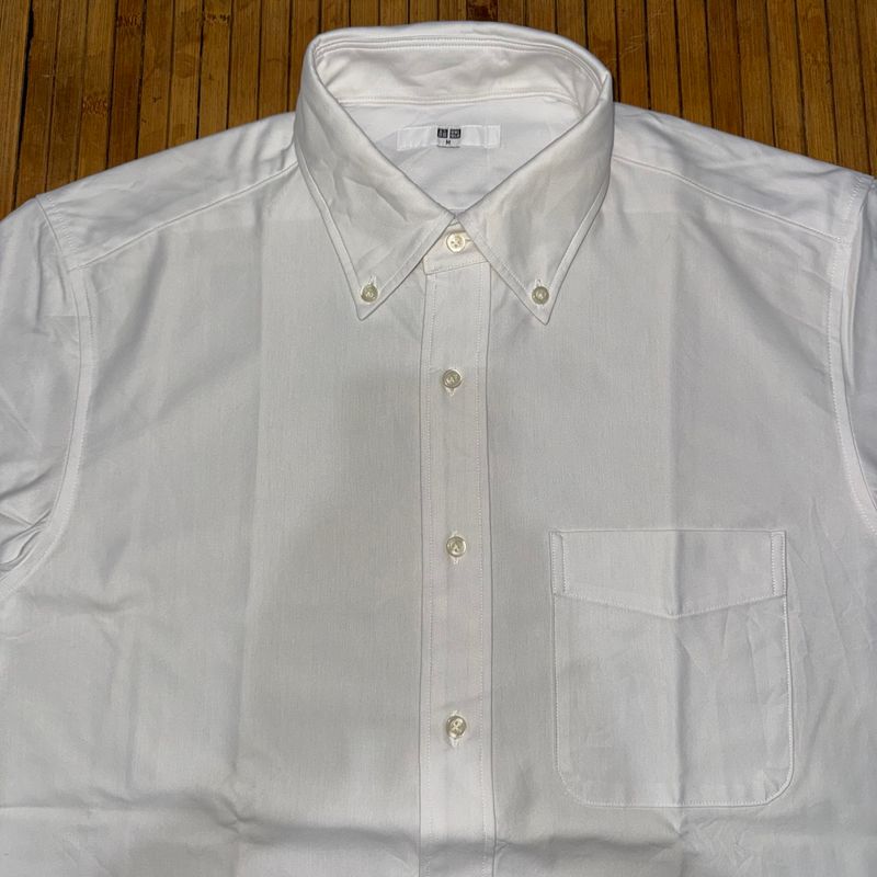 UNIQLO BASIC WHITE NON IRON SHORT SLEEVE BUTTON DOWN SHIRT, foto 2