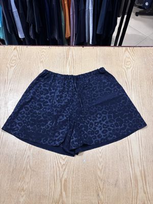 Celana pendek leopard