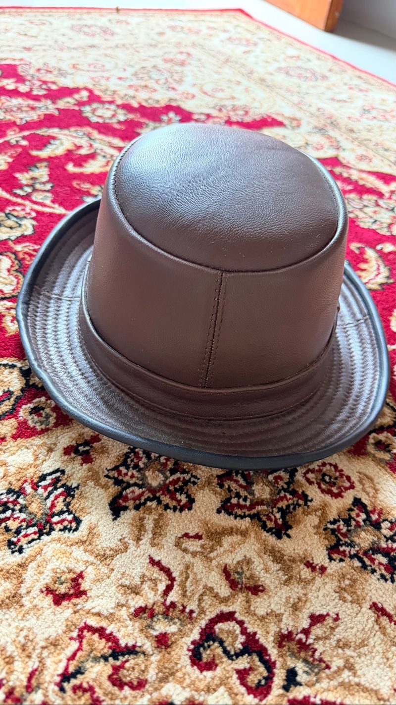Topi Kulit, foto 2