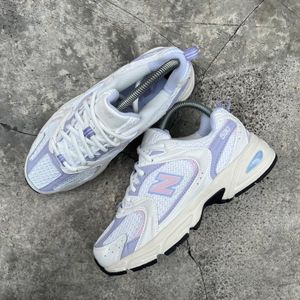 New Balance Streetwear Sportswear Sneakers Wanita cream