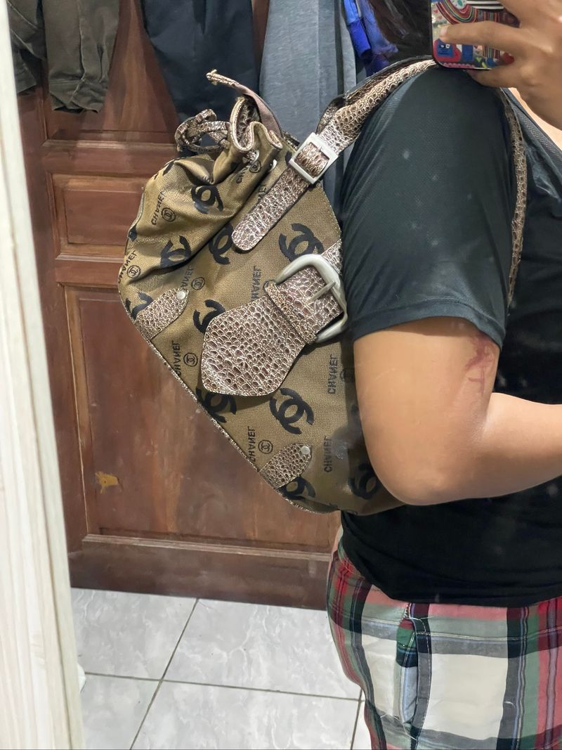 Chanel Monogram Buckle Satchel Bag, foto 8