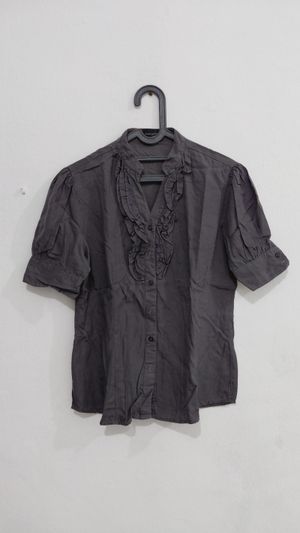 Blouse Kemeja Ruffle (Abu-Abu Tua)