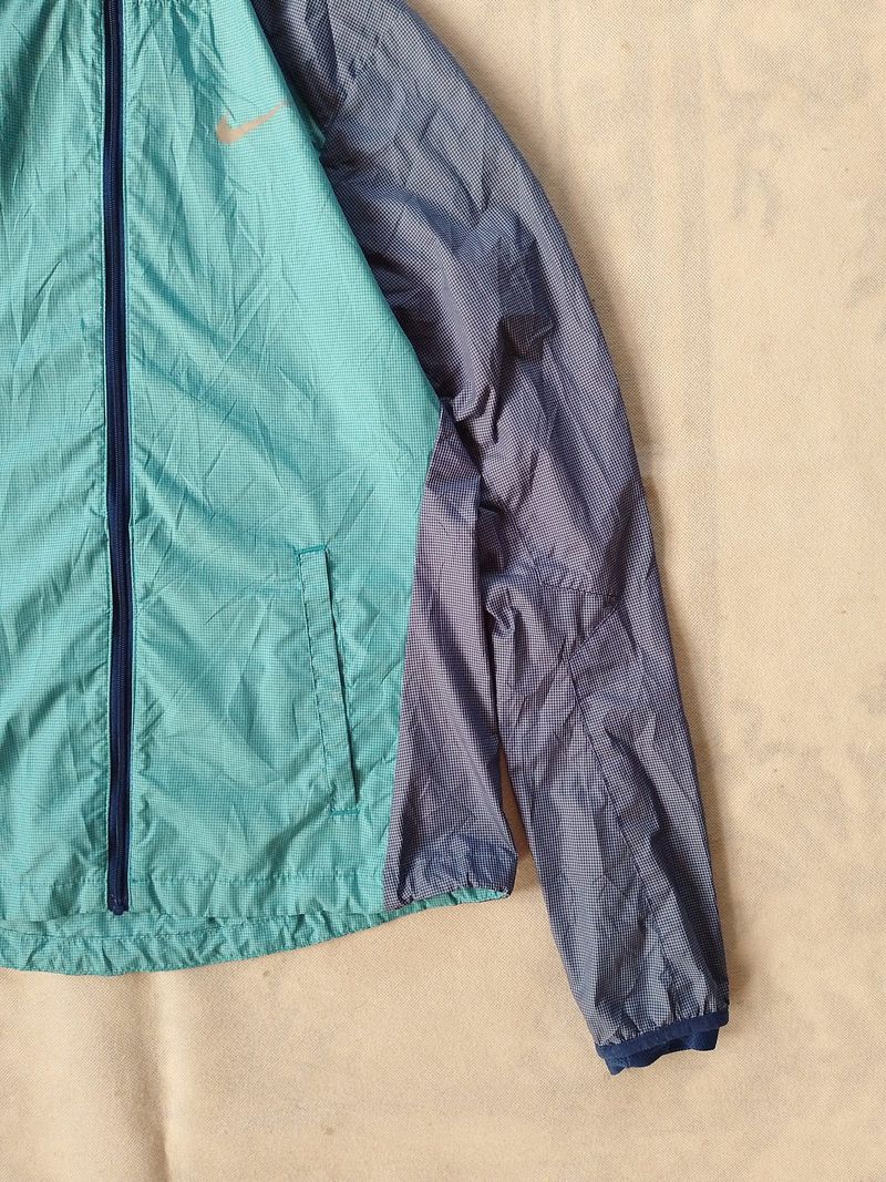 Jaket Parasut Lightweight Nike Running Second, foto 5