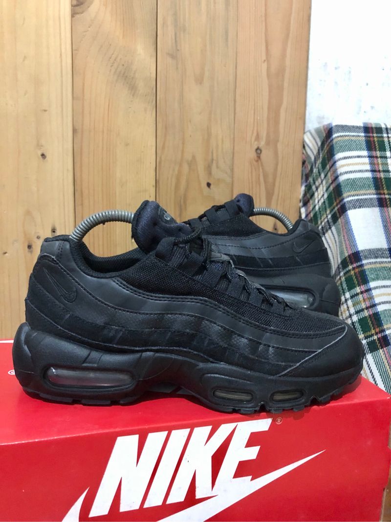 Nike Airmax 95 "Essential Triple Black", foto 2