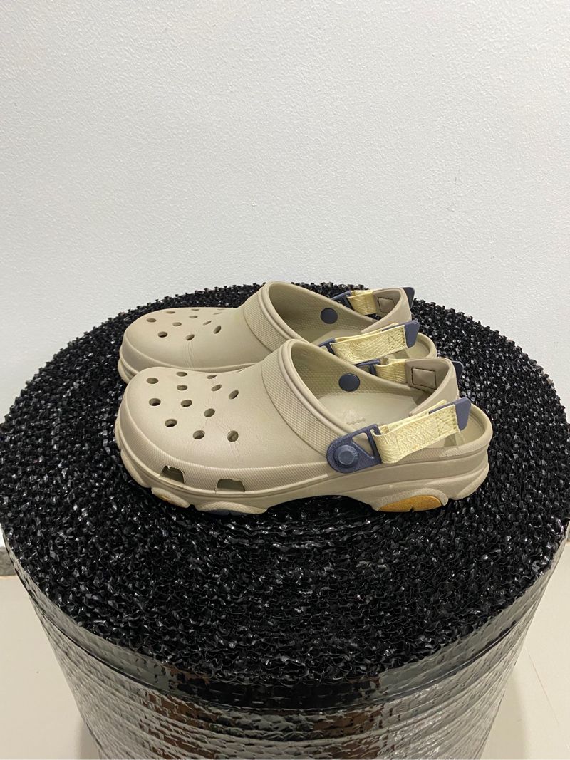Crocs Cosplay Casual Sneakers Pria tan, foto 3