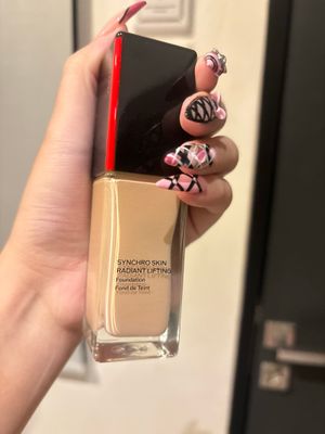 Shiseido radiant lifting foundation 220 Linen (share in jar)
