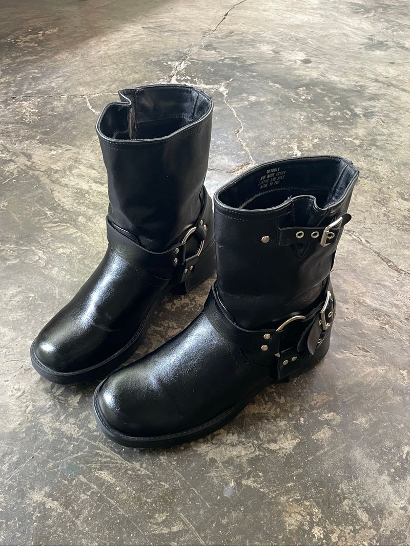 Black Harness Biker Boots by Wildfire, foto 3