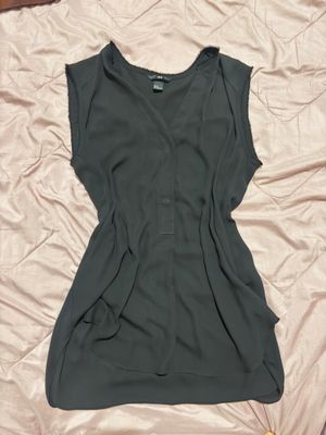 blouse sleeveless