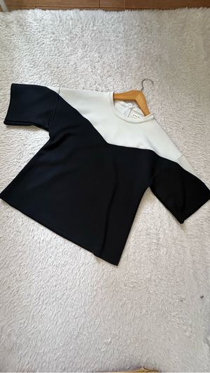 Minimalist Casual Blouse Wanita white black