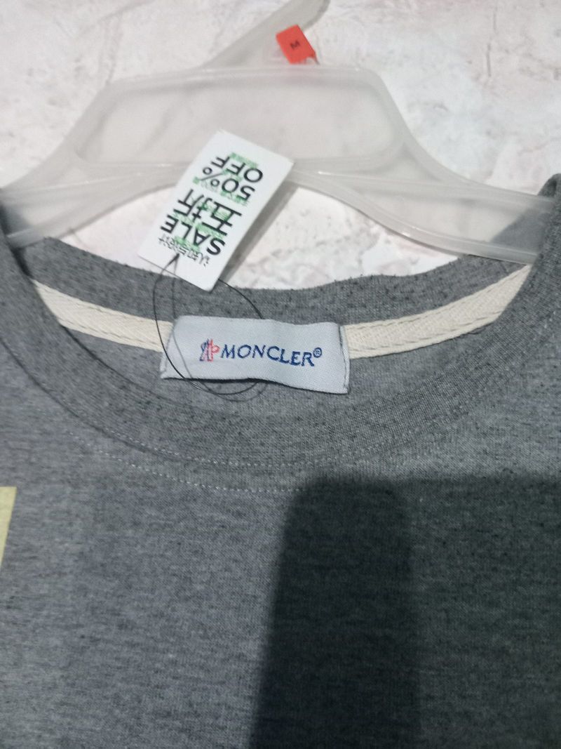 Kaos Moncler, foto 7