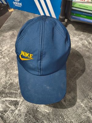 Topi nike logo center