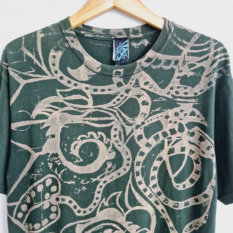 Nepenthes x A Bee Kaos Huntergreen Pattern Size L, foto 2