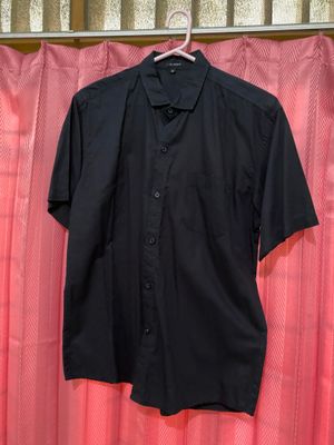 Kemeja Hitam