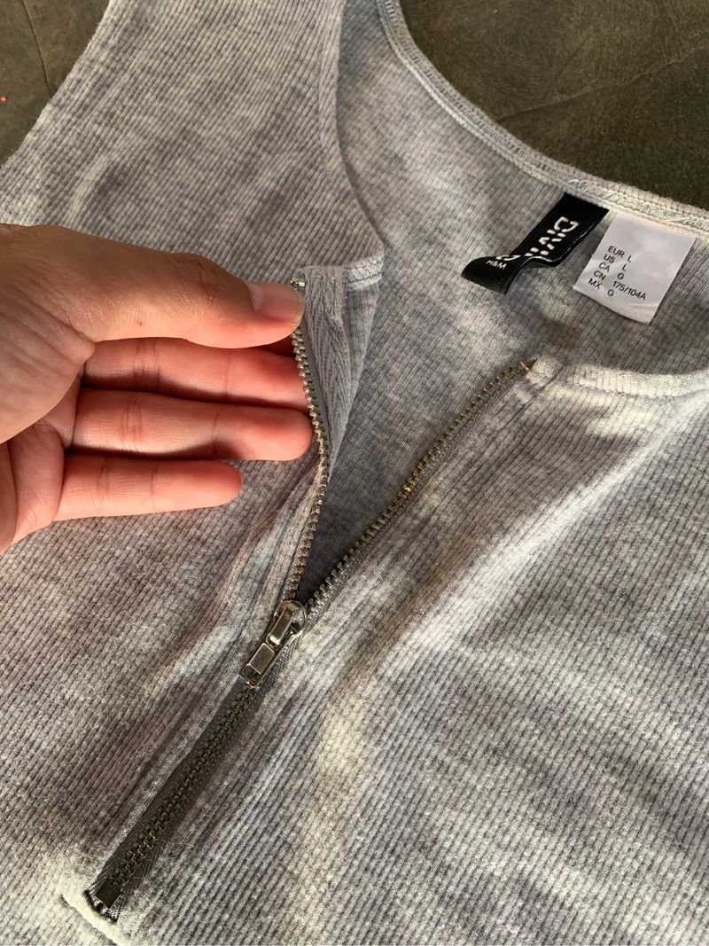 H&M crop top with haft zipper grey, foto 5