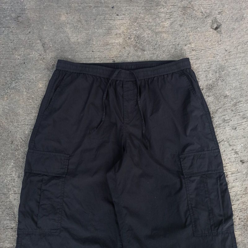 CELANA CARGO UNIQLO EASY WIDE HITAM, foto 2
