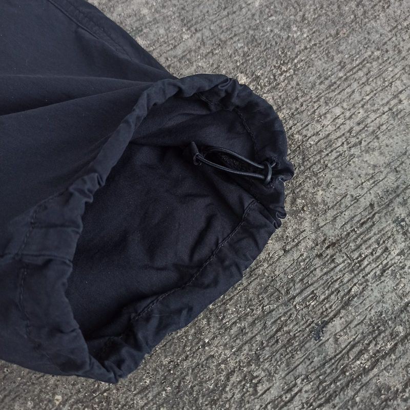 CELANA CARGO UNIQLO EASY WIDE HITAM, foto 4
