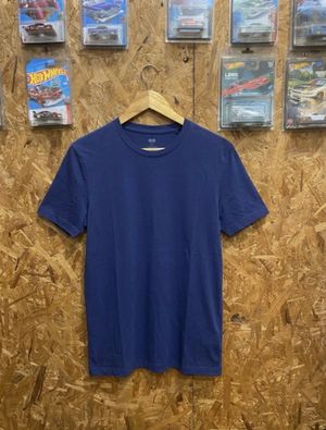 kaos uniqlo navi M