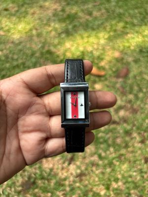 JAM TANGAN GUCCI TANK RED WHITE DIAL VINTAGE