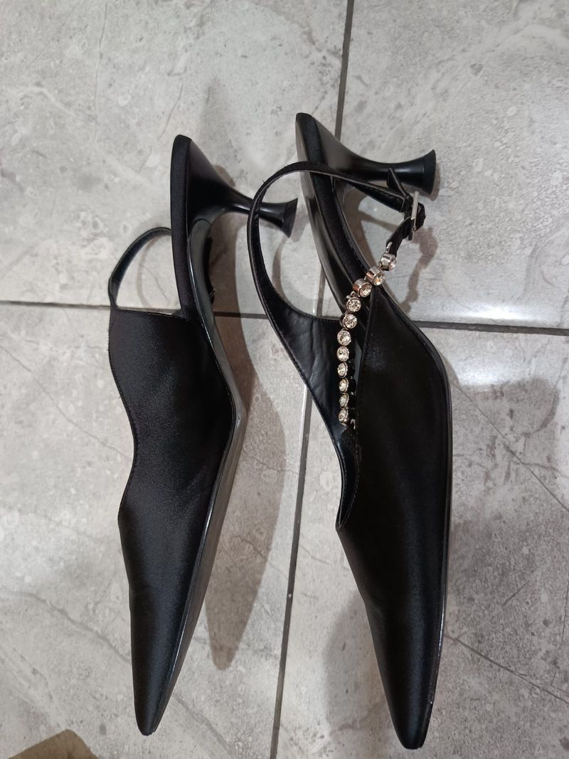 Sepatu Heels Charles and Keith Size 40, foto 2