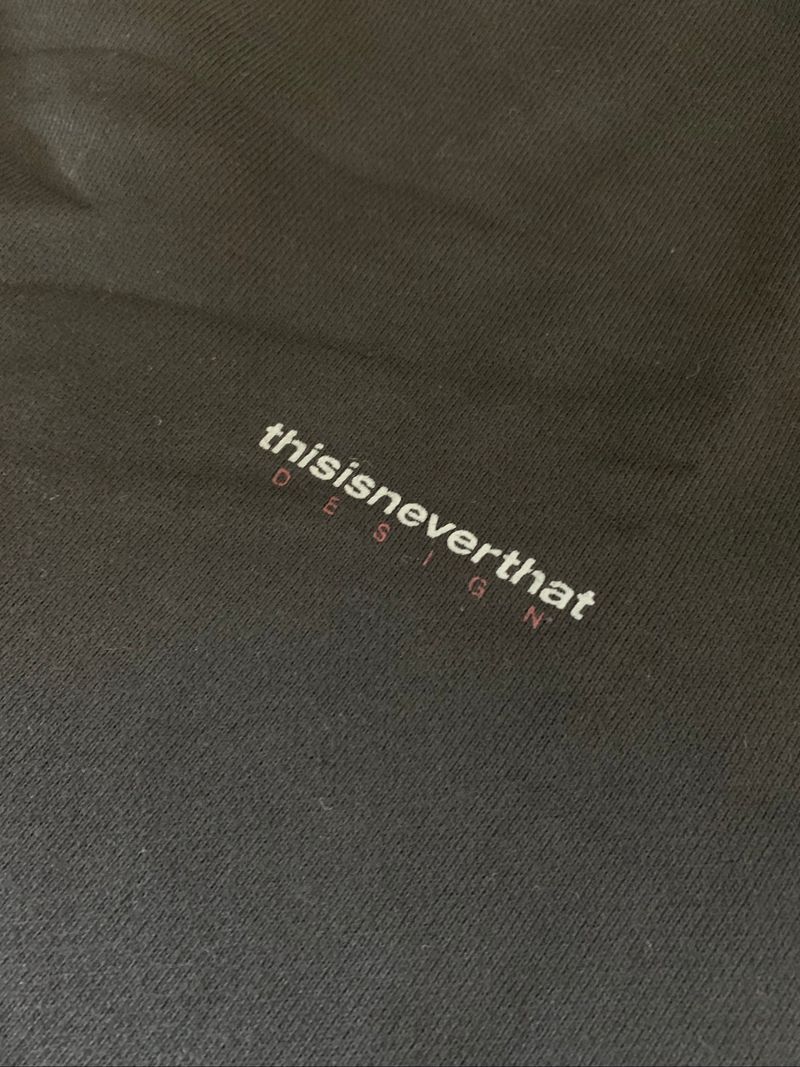 Thisisneverthat design big logo black charcoal, foto 5