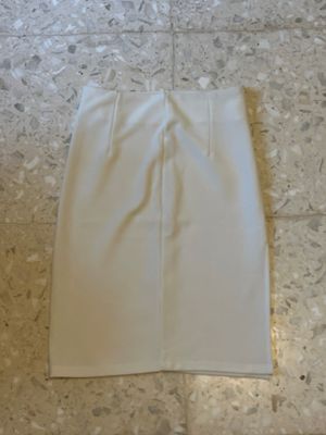 Black and white office pencil midi skirt with thigh slit
