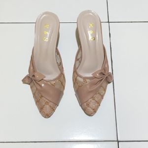 sepatu sandal selop wanita motif brukat hak 5 cm mocca 38 cm