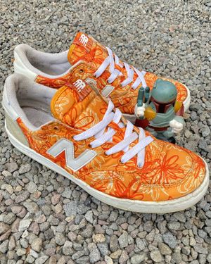 SEPATU NEW BALANCE 300 ORANGE FLORAL WHITE SIZE 41